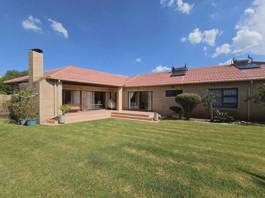 4 Bedroom Property for Sale in Ladybrand Free State